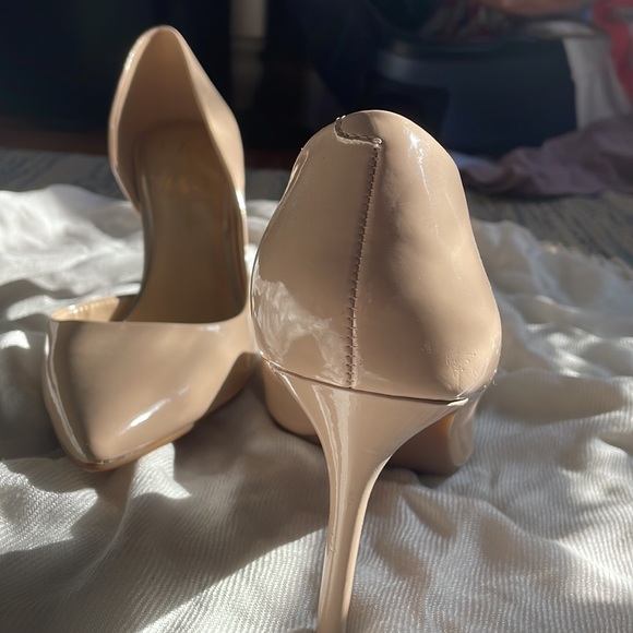 Jessica Simpson Nude Pumps - Picture 2 of 3
